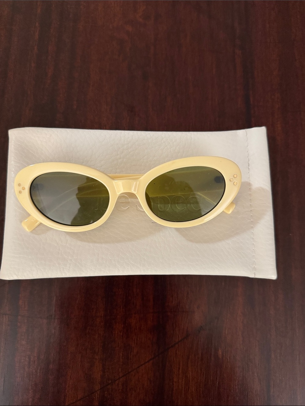 Le Specs: Tootsie + | cream cat-eyed silhouette sunglasses - Picture 2 of 10